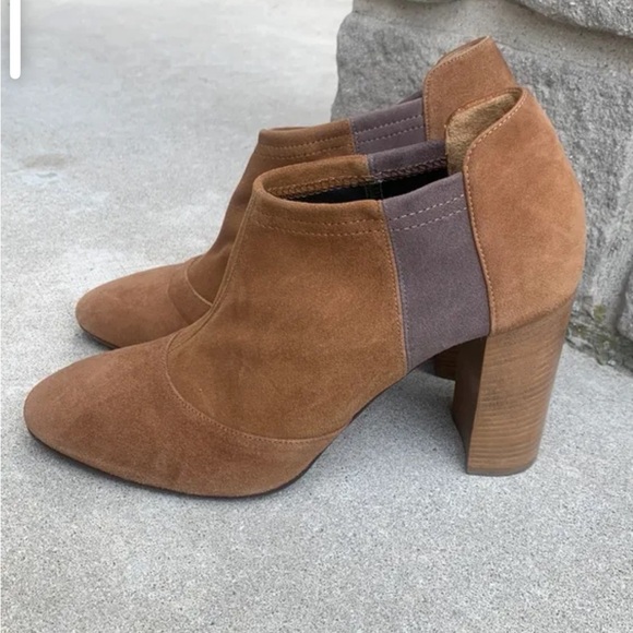 Aquatalia Suede Tan/Grey Ankle Booties, Block Heel Women’s size 9 Made in Italy - Picture 4 of 11